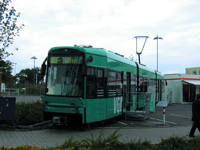 InnoTrans Dwukierunkowy tramwaj FLEXITY Classic, budowany przez Bombardiera dla Frankfurtu nad Menem Wśród prezentowanych wagonów towarowych nowością był dwuczłonowy kryty wagon z podnoszonymi w górę