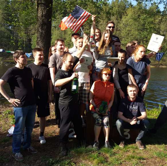 XL JENGA Przegrywa drużyna, która strąci wieżę. Odmiana popularnej gry w rozmiarze XL. ROWER PRZECIWSKRĘTNY W porównaniu do znanego nam już roweru, urządzenie to działa zupełnie na opak.