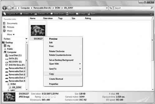 Punkt 2: Kopiowanie zdjęć do komputera W przypadku systemu Windows W tej części przedstawiono przykład kopiowania zdjęć do katalogu Documents (w systemie Windows XP: My Documents ).