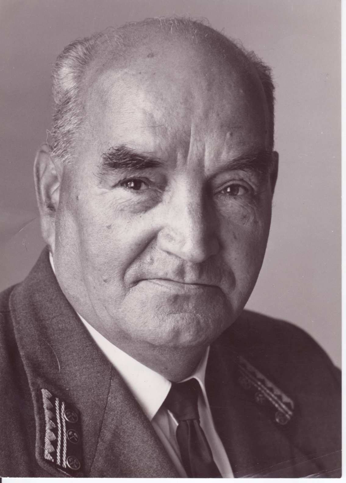 ARKADIUSZ TOBOLSKI (1902-1977) - pierwszy dyrektor KGHM Lubin w budowie Dyrektor Arkadiusz Tobolski Urodzony 18.12.1902 r. w miejscowości Okole pow. Bydgoszcz. Ojciec Jego był kowalem.