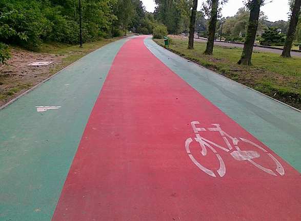 Źródło: http://photo.bikestats.eu/zdjecie/396686/droga-rowerowa-i-dwukierunkowa-rolkostrada-w-parku-slaskim.
