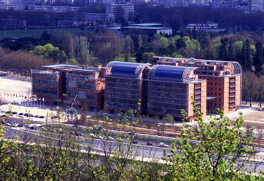 Renzo Piano Building