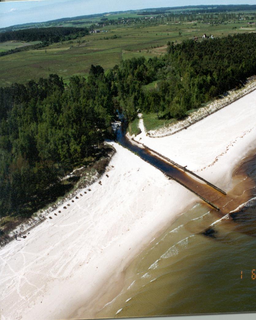 Fot. 6.4.2. Ujście Czarnej Wody, w głębi Nizina Karwieńska (fot. P. Domaracki).