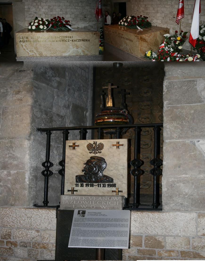 Krypta pod Wieżą Srebrnych Dzwonów W ostatniej krypcie w romańskiej wieży spoczywa marszałek Józef Piłsudski.