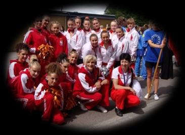 Mistrzostwach Europy w Moskwie. Pierwszymi reprezentantami Polskiego Stowarzyszenia Cheerleaders były zespoły Flash z Garwolina i Labirynt z Tarnowa.