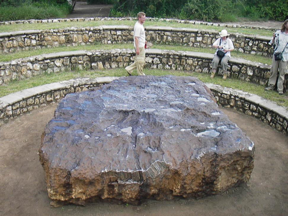 Największy meteoryt Znaleziono w 1920 r. w Namibii.