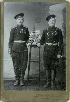 3 Zdjęcie 5 Rok 1915 (około). Polacy (z Grabowca) w armii carskiej (zdjęcie ze zbiorów Lucyny Zawalskiej).