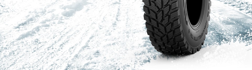 Nokian Hakkapeliitta TRI Doskonała trakcja i przyczepność zimą Pierwsza na świecie zimowa opona do ciągników zimowego utrzymania dróg Duża powierzchnia styku, ostre krawędzie i aktywne nacięcia we