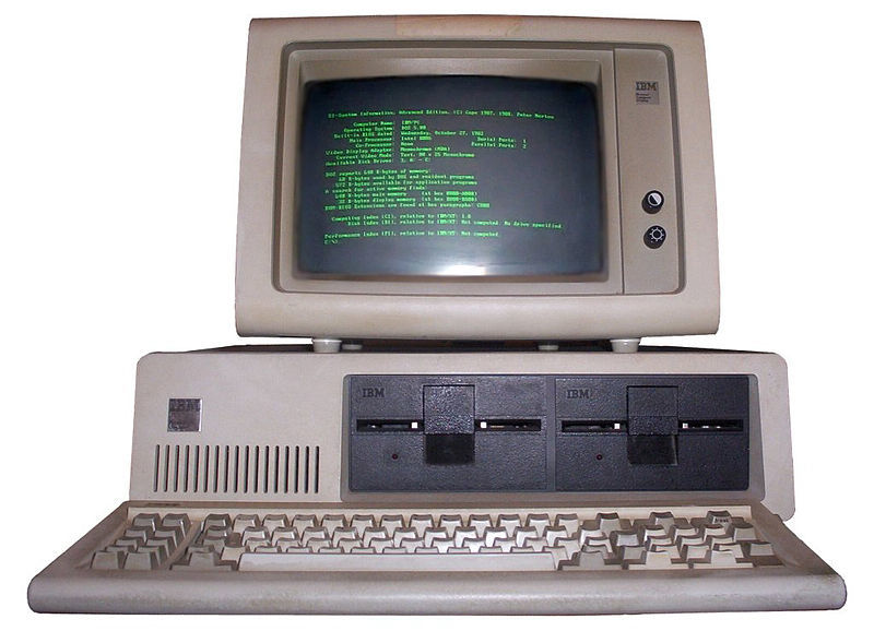 Komputery 4 generacji (od 1971) Układy o wysokiej skali integracji LSI i VLSI 1981 IBM 5150 PC procesor Intel 8088 (4.