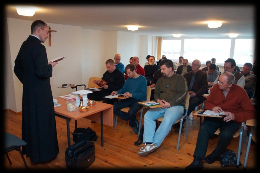 Odbyły się również praktyczne ćwiczenia liturgiczne W trakcie styczniowego spotkania kursu odbyły się również praktyczne ćwiczenia liturgiczne, przygotowujące bezpośrednio do wykonywania posługi