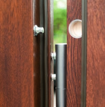Przekrój drzwi o gr. 55 mm 4 9 Standardowo drzwi są otwierane na zewnątrz oraz są wyposażone w szybę. Polecamy jednak możliwość dostosowania ich do Państwa potrzeb.