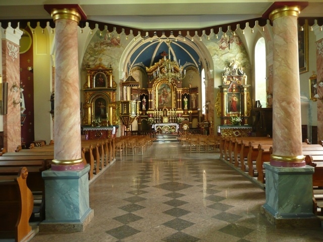 Parafia w Klikuszowej Parafia erygowana w 1343 roku. Powstała wydzielając się z Parafii Nowy Targ. Po 1539 roku została inkorporowana z powrotem do Parafii Nowy Targ.