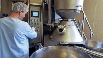 Jesteśmy polską firmą rodzinną. Od blisko ćwierć wieku produkujemy smaczne i zdrowe słodycze. Z dumą współtworzymy, ale i kreujemy polską tradycję cukierniczą.