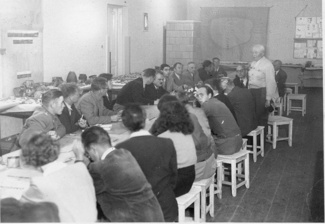 Konferencja na temat Grodów Czerwieńskich (Hrubieszów, wrzesień 1953) Fot.