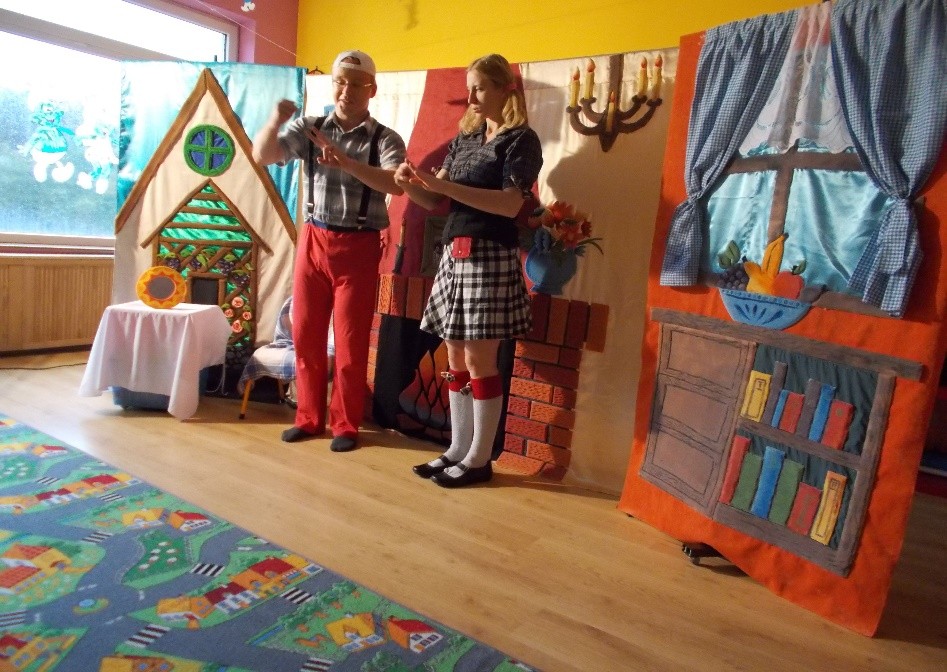 Teatrzyk pod tytułem: Przepis na urodę Dnia 05.10.2016 roku gościliśmy w naszym przedszkolu teatr Bajka z Białegostoku. Wystawił on sztukę pod tytułem Przepis na urodę.