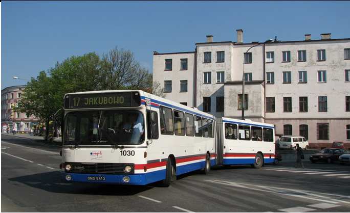 Mercedes Citaro O530L Rok produkcji 2002 840 000 km Mercedes OM906 hla 280KM 48l Żółta Układ drzwi 2.2.2 Ilość stopni 0.0.0 Ilość miejsc 100+42 Berlin Stan techniczny 6.