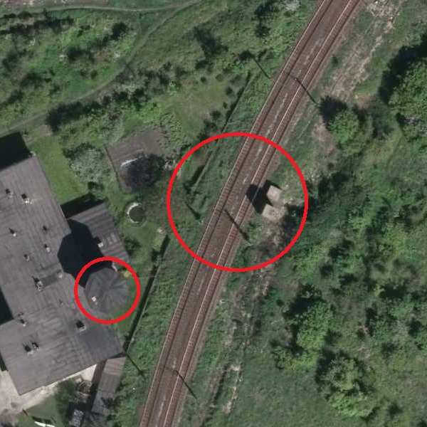 Dojście do zapory wybrukowana droga w Świebodzicach nie jest specjalnie trudne, ale nie prowadzi tam Zdjęcie już (w dużym GoogleMap kole), małym - lokalizacja kołembetonowej oznaczyliśmy kompletnej