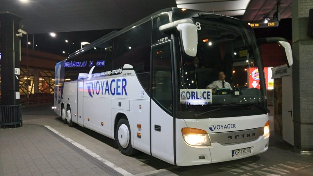 Kraków Tarnów Ekspresowo Od tego połączenia zaczął się boom Voyagera, jak powoli i stabilnie rozwijał się na trasach w góry, to prawdziwym kopem było otworzenie połączenia Kraków Tarnów, gdzie