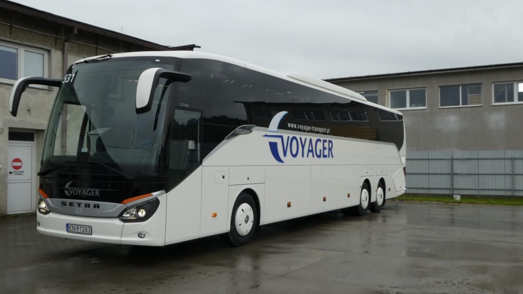 Setra 519HD stała się flagowym pojazdem w taborze Voyagera, Jest ona doskonale wyposażona we wszystkie systemy bezpieczeństwa i nie