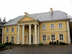 Kołaczkowo Reymontowskie marzenia i duch klasycyzmu Kołaczkowo to stara wieś szlachecka, obecnie siedziba gminy, której ozdobą jest klasycystyczny pałac z początku XIX w.