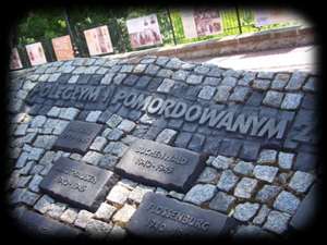niepodległości 11.11.2005 roku. Jego autorem jest znany artysta Jan Tutaj.