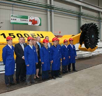 w Zabrzańskich Zakładach Mechanicznych z okazji przekazania pierwszego kombajnu ścianowego ZZM dużych mocy partnerom handlowym z Chin zjednoczeniu węglowemu Xinwen Mining Group.
