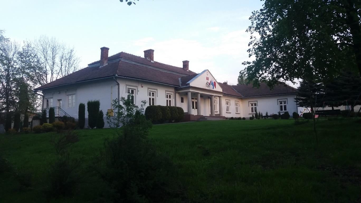 Rysunek 1. Zespól dworski w Iwierzycach. Źródło: Urząd Gminy w Iwierzycach, 2016 r. Zespół dworski w Sielcu pochodzący z 1842 r.
