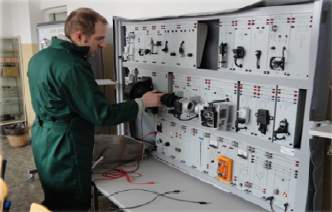 58 BADANIA SYMULACYJNE SYSTEMY STEROWANIA: o TYPU DIESEL EDC o COMMON RAIL o TYPU D JETRONIC o MOTRONIC ML4.
