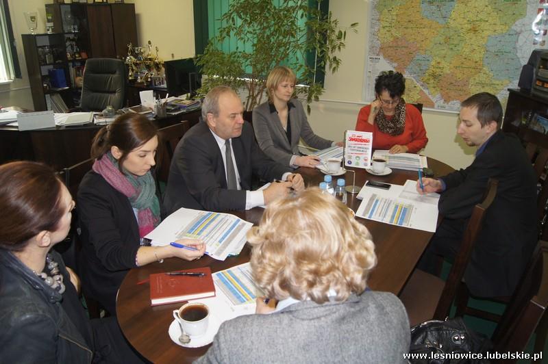 Spotkanie w sprawie organizacji uroczystej Drogi Krzyżowej W dniu 11 marca 2015 r. w Urzędzie Gminy Leśniowice odbyło się spotkanie w sprawie organizacji uroczystej Drogi Krzyżowej.