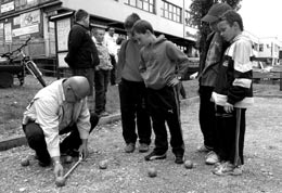10 MOJA SPÓŁDZIELNIA 10/2009 Kulki Pétanque Boules Pétanque Boules Kulki Kulanie coraz popularniejsze Kilka tygodni temu pytaliśmy, czy słyszeli Państwo o grze w pétanque?