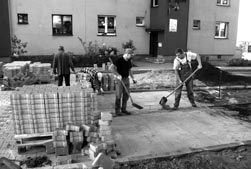 MOJA SPÓŁDZIELNIA 10/2009 J e s i e ń p e ł n a r e m o n t ó w Tegoroczny sezon remontowy zbliża się powoli do końca.