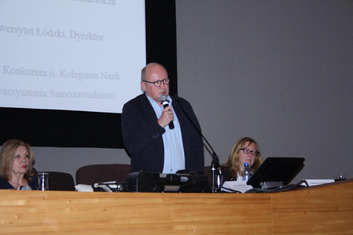 Prof. dr hab. Elżbieta Mączyńska-Ziemacka - Kolegium Nauk o Przedsiębiorstwie SGH, Prezes Polskiego Towarzystwa Ekonomicznego pierwsza od lewej Prof. dr hab. Rafał Drozdowski Instytut Socjologii, Uniwersytet im.
