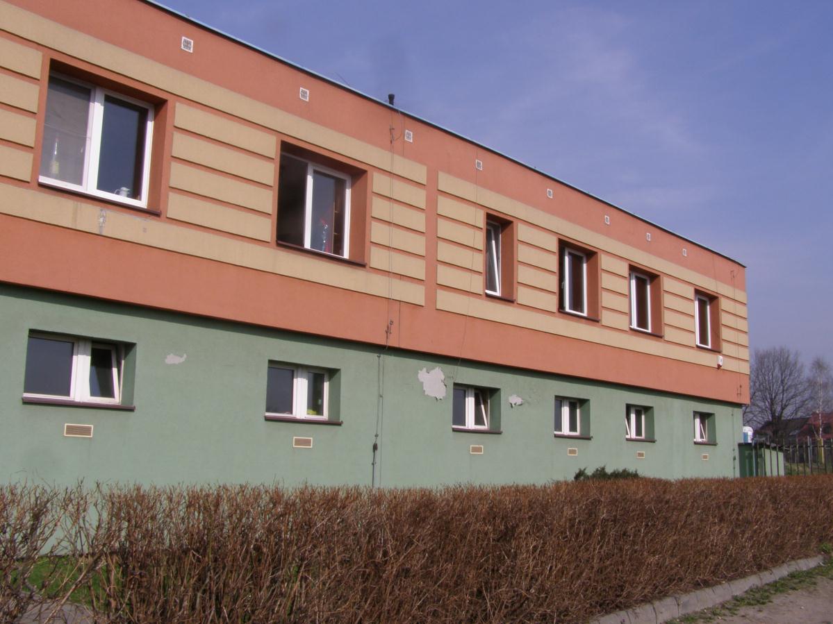 Uszkodzenia posadzki.