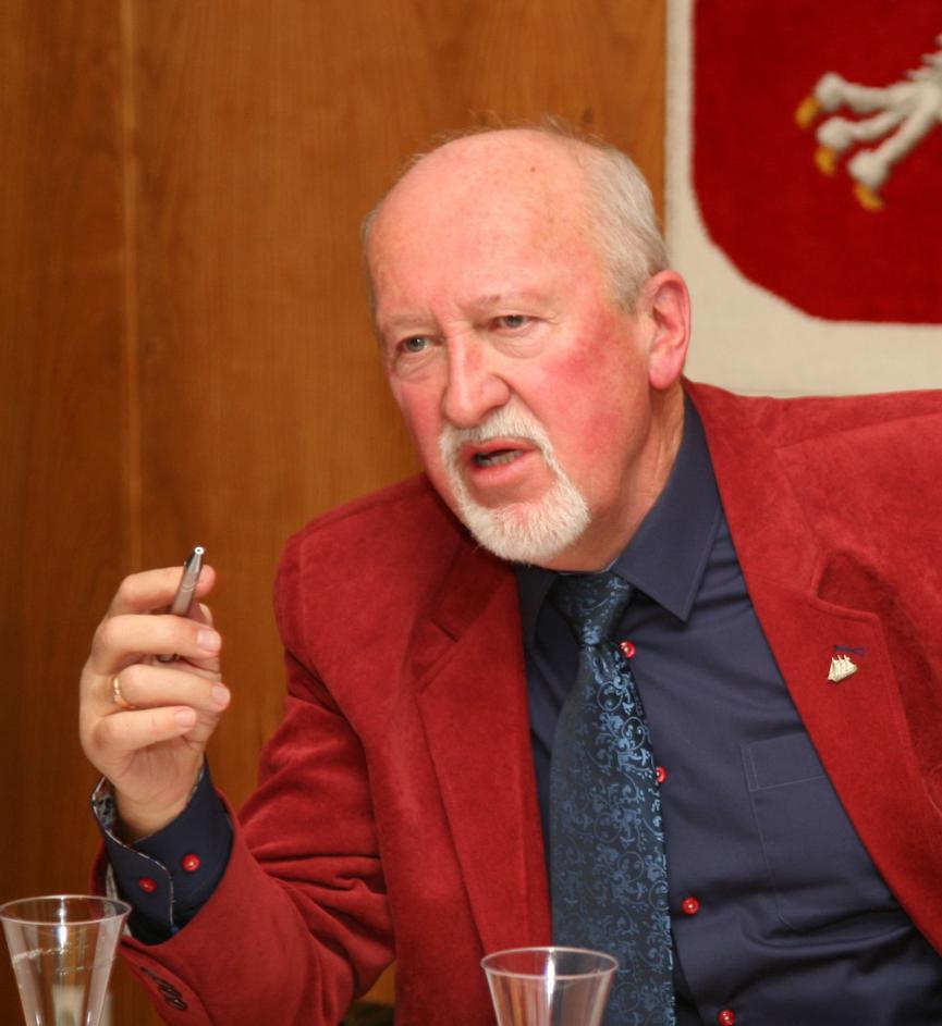 Przywołano tematykę obrad wspomnianego wyżej zebrania, na którym: świętowano jubileusz 85-lecia prof.