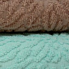 DALIA Ręcznik bawełniany Dalia w pastelowych kolorach jest idealną propozycją dla wszystkich miłośników kwiatowych wzorów.