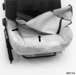 OBICIE fotela przedniego Pokrycie siedzenia 77 B kołek w części przedniej, Wymontować: śrubę mocującą w przedniej części obudowy, uchwyt regulacji oparcia (przy użyciu szczypiec do zdejmowania spinek