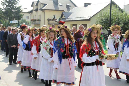 Gmina realizuje następujące Programy: - Program usuwania wyrobów zawierających azbest z terenu Gminy Busko-Zdrój na lata 2011 2032 ; - Program opieki nad zwierzętami bezdomnymi oraz zapobiegania