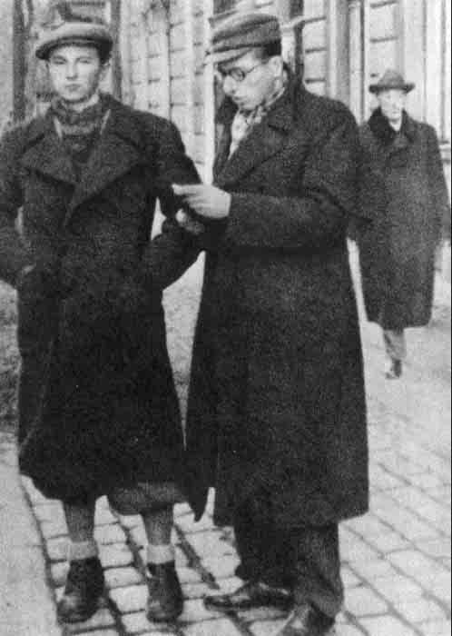 Harcerze z warszawskich Grup Szturmowych. Phm. pchor. Jan Rodowicz Anoda uczestnik akcji pod Arsenałem.