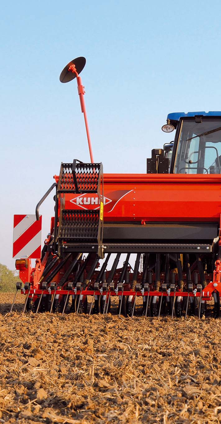 PREMIA SIEWNIKI MEC ECHANI CZNE Siewniki mechaniczne KUHN Dobrze zaprojektowany zbiornik Szeroki otwór zbiornika ułatwia załadunek; Dokładne opróżnienie z materiału siewnego; Łatwe czyszczenie.