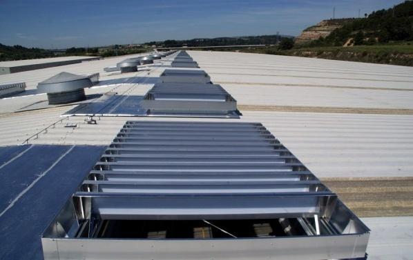 Nowe produkty Mercor SA Klapy żaluzjowe mcr LAM Wentylator oddymiający mcr PASAT Bramy mcr EBR 120 Ulepszony system usuwania dymu i gorących gazów Rozwiązanie dedykowane głównie rynkowi hiszpańskiemu
