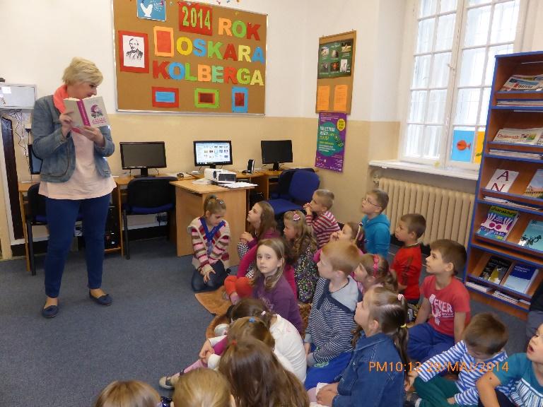 Zachęcamy uczniów do czytania i odwiedzania biblioteki, uczestnicząc w ogólnopolskich akcjach promujących czytelnictwo Dla najmłodszych organizujemy zajęcia w ramach jednej z najstarszych akcji