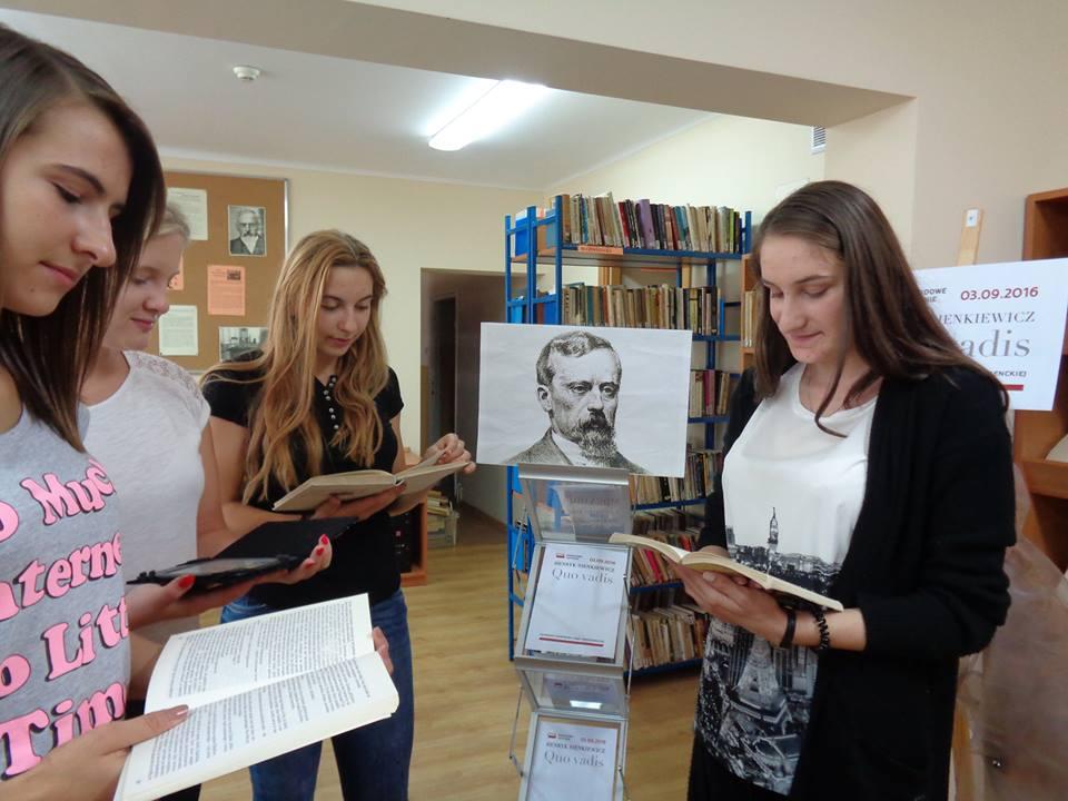 Od lat biblioteka uczestniczy w Narodowym czytaniu, akcji polegającej na wspólnym