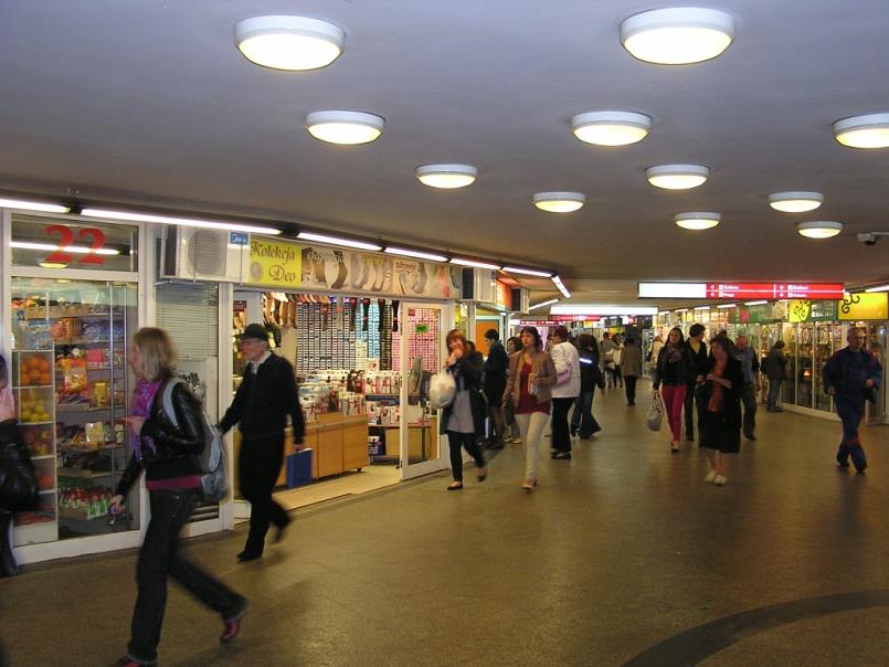 Metro, tunel kolejowy, przejścia podziemne wraz z pawilonami handlowymi Stacja metra Tunel średnicowy Wejścia do przejść podziemnych Kolektory ściekowe Tunele metra Źródło: mapa BGiK Miasta Warszawy