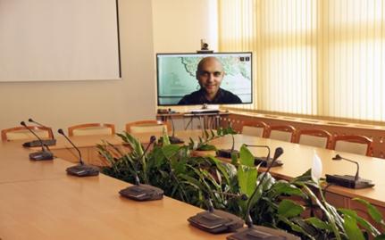 Elementy systemu komunikacji video sala telepresence: 1 szt. zestaw składający się z kodeka i kamery (do podłączenia do posiadanych już dowolnych systemów projekcyjnych): 5 szt.