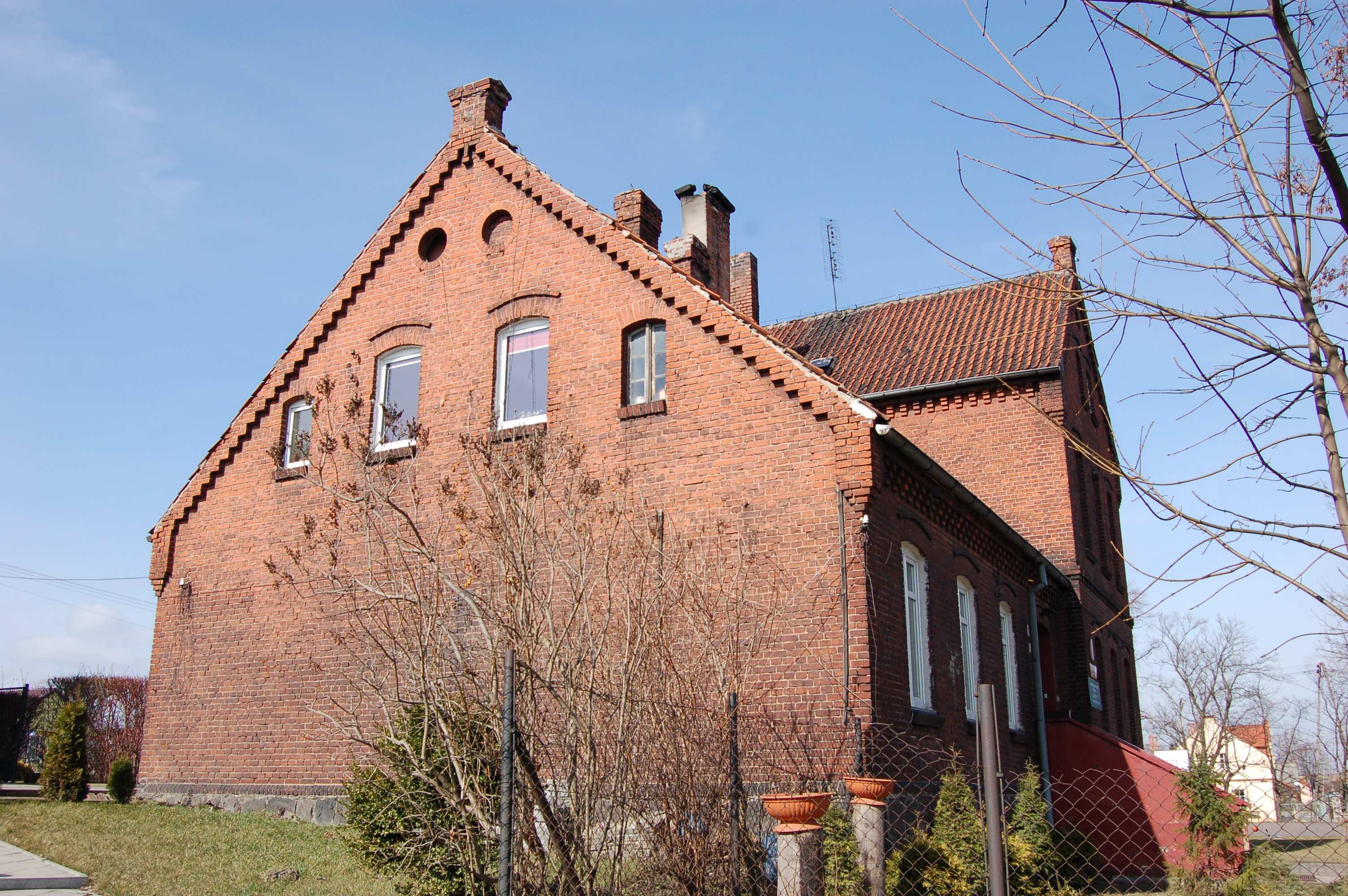 PROJEKT BUDOWLANY Egz. 1 TEMAT PROJEKT REMONTU DACHU BUDYNKU SZKOŁY PODSTAWOWEJ W SKOWARCZU MIEJSCOWOŚĆ NR DZIAŁKI INWESTOR ul.