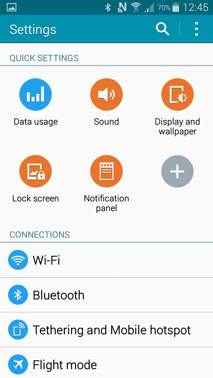 Dodatkowe aplikacje ocena 6 Dodatkowe bonusy dla użytkowników to ostatnio domena Samsunga. W sklepie Galaxy Apps znajdziemy kilkadziesiąt programów i usług, które bezpłatnie można używać lub testować.