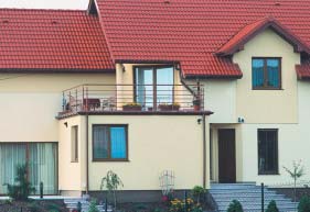 Jak zabezpieczyæ rynny przed zamarzaniem? Zamarzaj¹ca w rynnach woda jest najczêstsz¹ przyczyn¹ uszkodzeñ orynnowania. Zapobiec temu mo emy uk³adaj¹c w rynnach kable grzejne.