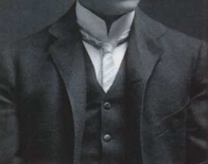 Ernest Rutherford Wydzielił dwie składowe promieniowania (1899): α mało przenikliwe, o dodatnim ładunku słabo zaginane w polu magnetycznym β bardziej przenikliwe, o ujemnym ładunku silnie zaginane