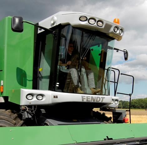 Kabina Widoczno Panoramiczna szyba przednia Doskona a widoczno przodu i do u, na pe nej szeroko ci przyrz
