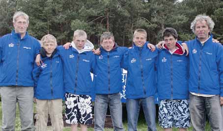 Kadra Narodowa w klasie Optimist na 2006 rok Dziewcz ta 1. Weronika Fogel, Spójnia Warszawa 2. Martyna Wa czyk, YKP Gdynia 3. Ewa Ilska, Sejk Pogoƒ Szczecin 4.